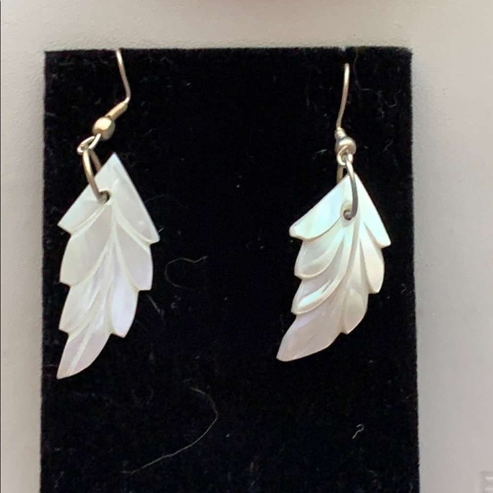 Mother of Pearl Dangle Earrings New Old Stock - Picture 10 of 17